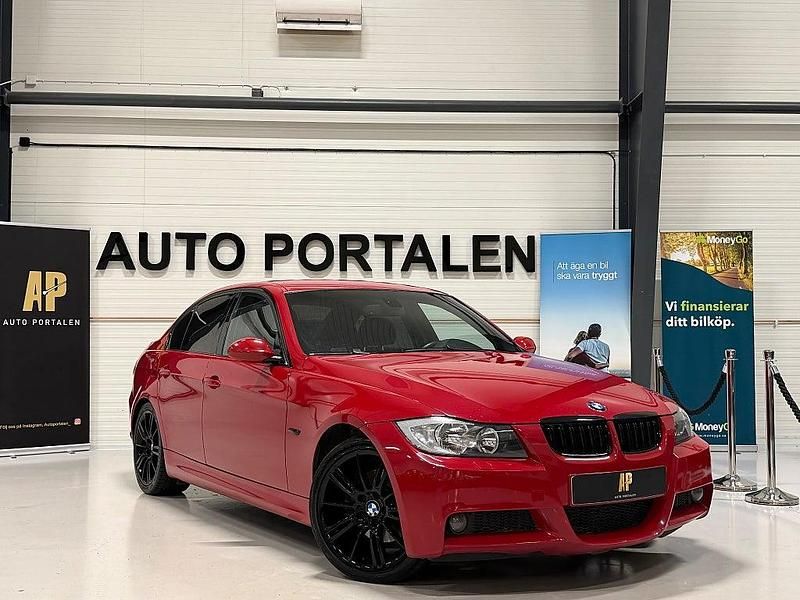 Röd Begagnad 2008 BMW 320 M Sport Sedan | 89 900 kr (Lite dyr) - Bild 1/4