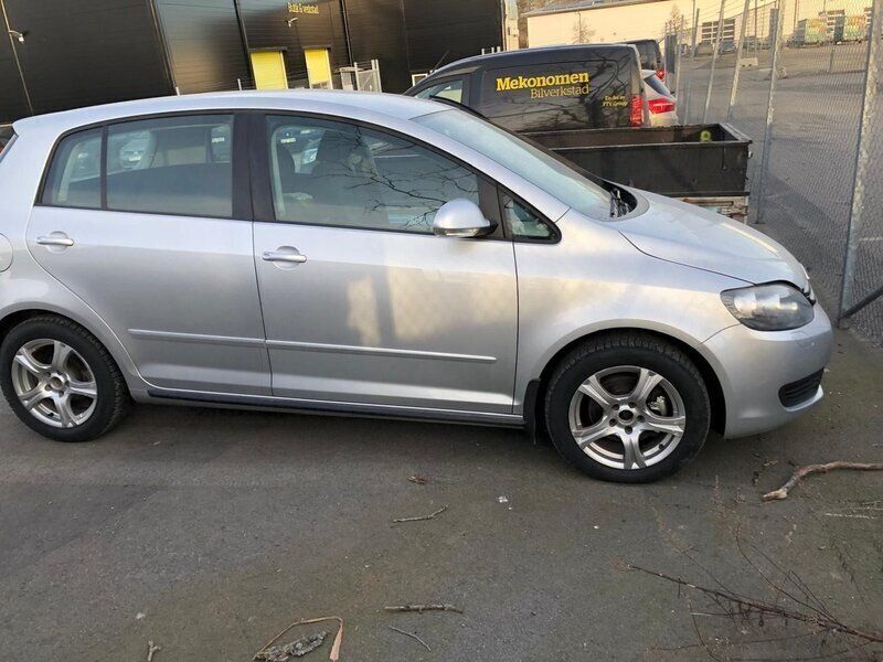Silver Begagnad 2012 VW Golf VII Halvkombi | 40 000 kr - Bild 1/4