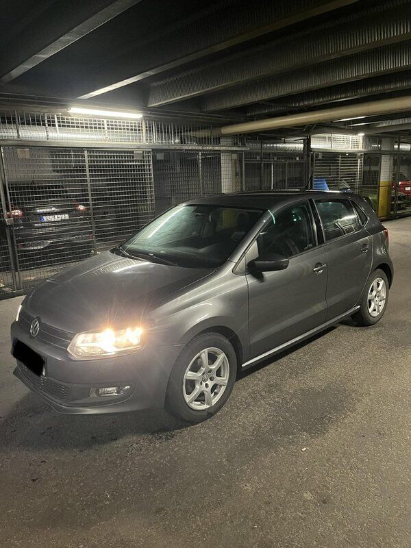 Grå Begagnad 2011 VW Polo Halvkombi | 55 900 kr (Marknadspris) - Bild 1/4
