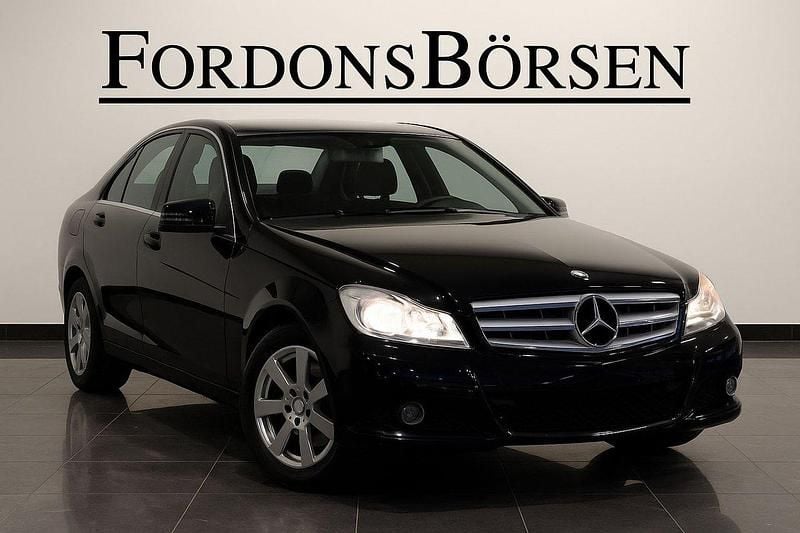 Mörkblå Begagnad 2009 Mercedes C300 Avantgarde Sedan | 89 000 kr - Bild 1/4