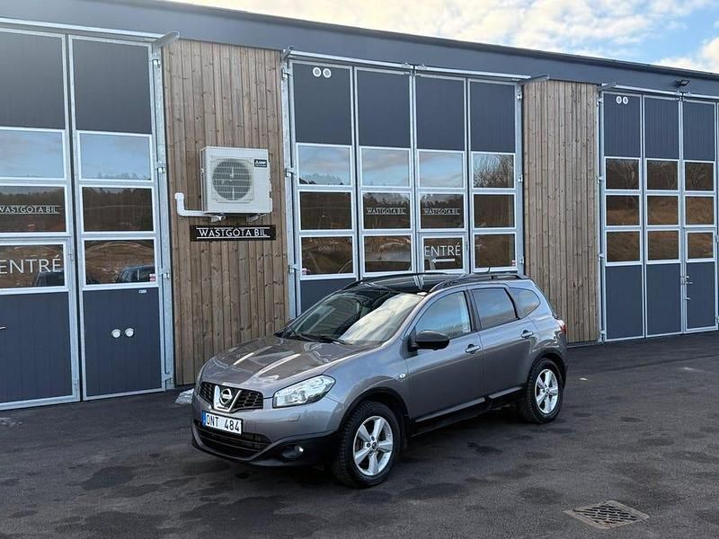 Grå Begagnad 2013 Nissan Qashqai +2 SUV | 69 900 kr (Marknadspris) - Bild 1/4