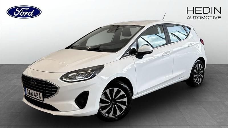 Vit (white) Begagnad 2022 Ford Fiesta Titanium Halvkombi | 159 900 kr (Marknadspris) - Bild 1/4