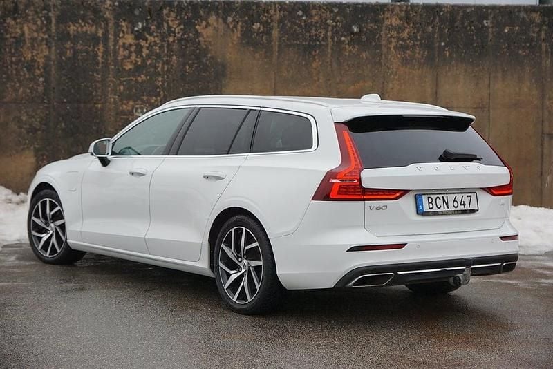 Begagnad Volvo V60 Inscription 253 HK (186 kW) 2021 Vit Kombi