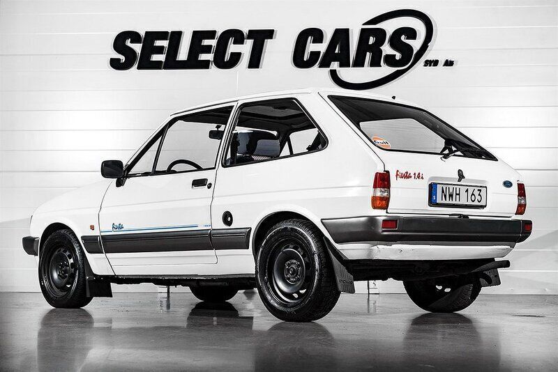 Begagnad Ford Fiesta 73 HK (53 kW) 1988 Vit Halvkombi