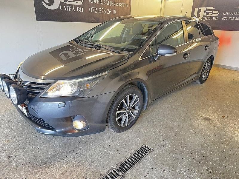 Mörkgrå Begagnad 2011 Toyota Avensis Business Edition Kombi | 64 900 kr (Marknadspris) - Bild 1/4