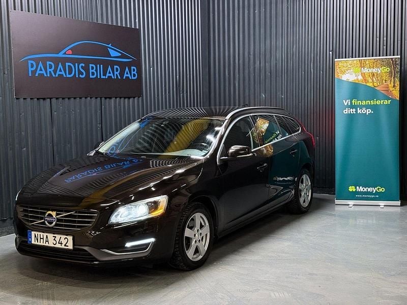 Svart Begagnad 2013 Volvo V60 Momentum Kombi | 129 900 kr (Marknadspris) - Bild 1/4