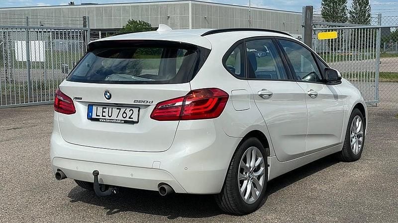 Begagnad BMW 220 Advantage 190 HK (139 kW) 2015 Vit Kombi