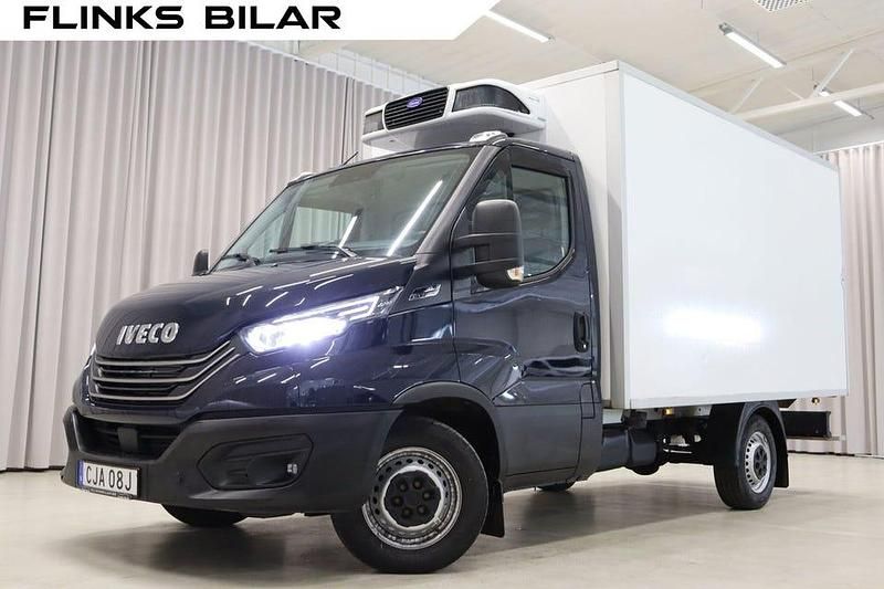 Blå Begagnad 2023 Iveco Daily Van | 379 700 kr (Bra pris) - Bild 1/4