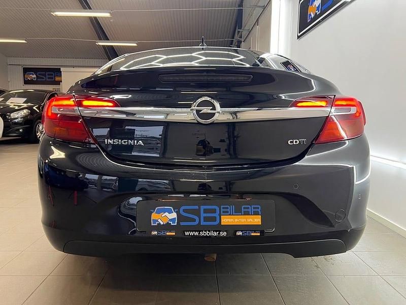 Begagnad Opel Insignia Business 163 HK (119 kW) 2013 Svart Halvkombi