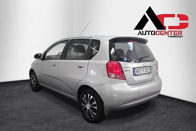 Begagnad Chevrolet Kalos 94 HK (69 kW) 2005 Silver Halvkombi