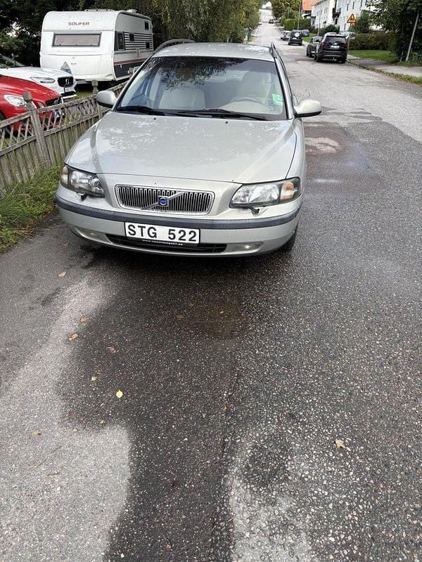 Grå Begagnad 2002 Volvo V70 Kombi | 17 900 kr (Bra pris) - Bild 1/3