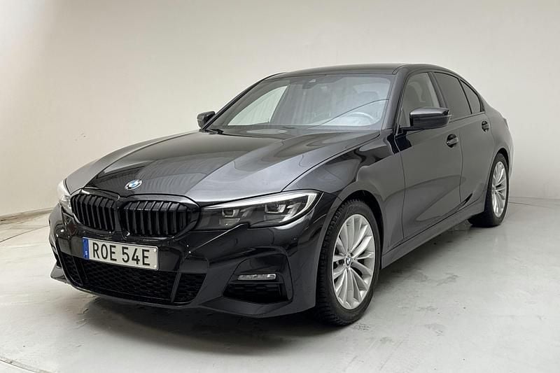 Svart Begagnad 2021 BMW 320 M Sport Sedan | 339 000 kr (Marknadspris) - Bild 1/4