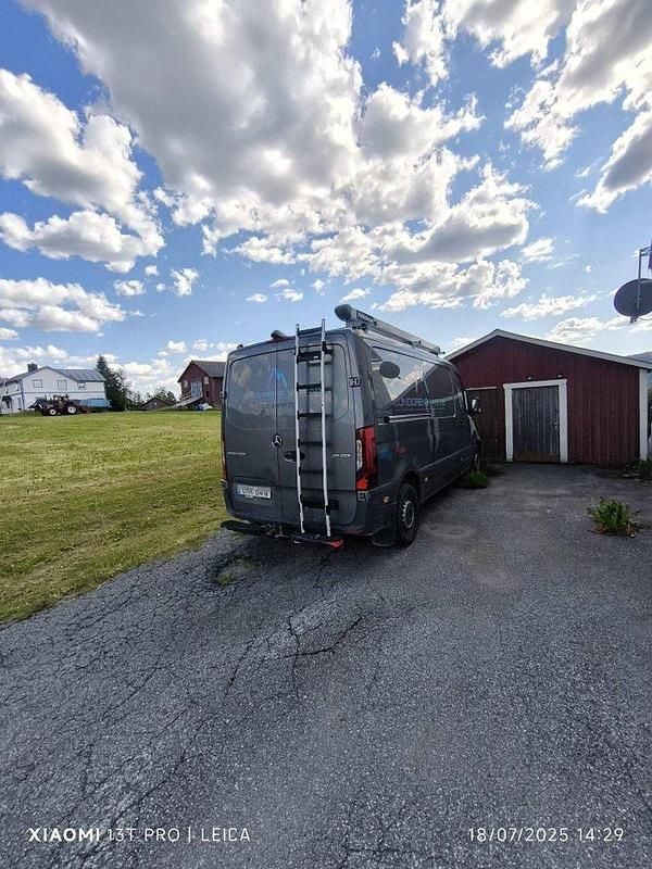 Grå Begagnad 2020 Mercedes Sprinter Van | 230 000 kr (Superpris) - Bild 1/4