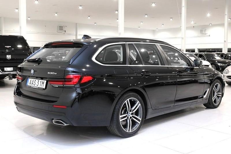 Begagnad BMW 530 292 HK (214 kW) 2022 Svart Kombi