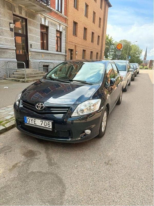 Blå Begagnad 2012 Toyota Auris Plus Halvkombi | 44 000 kr (Marknadspris) - Bild 1/3