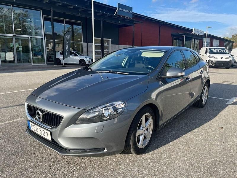 Grå Begagnad 2016 Volvo V40 Business Edition Kombi | 135 000 kr (Bra pris) - Bild 1/4
