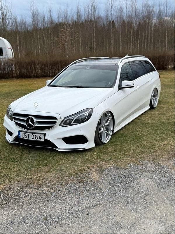 Vit Begagnad 2014 Mercedes E220 AMG Kombi | 240 000 kr - Bild 1/4