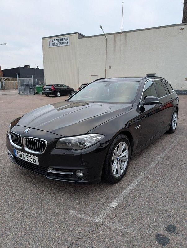 Svart Begagnad 2015 BMW 520 Kombi | 129 999 kr (Bra pris) - Bild 1/4
