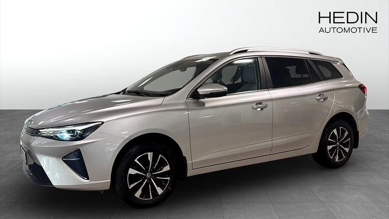 Grå (silver) Begagnad 2022 MG MG5 EV Comfort Kombi | 209 900 kr - Bild 1/4