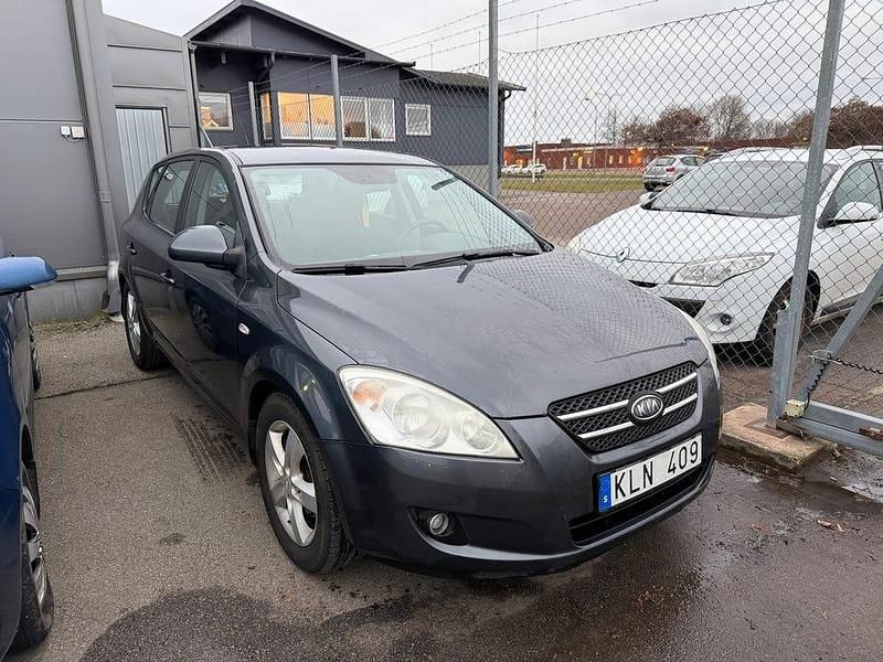 Grå Begagnad 2008 Kia Ceed Halvkombi | 21 900 kr (Lite dyr) - Bild 1/4