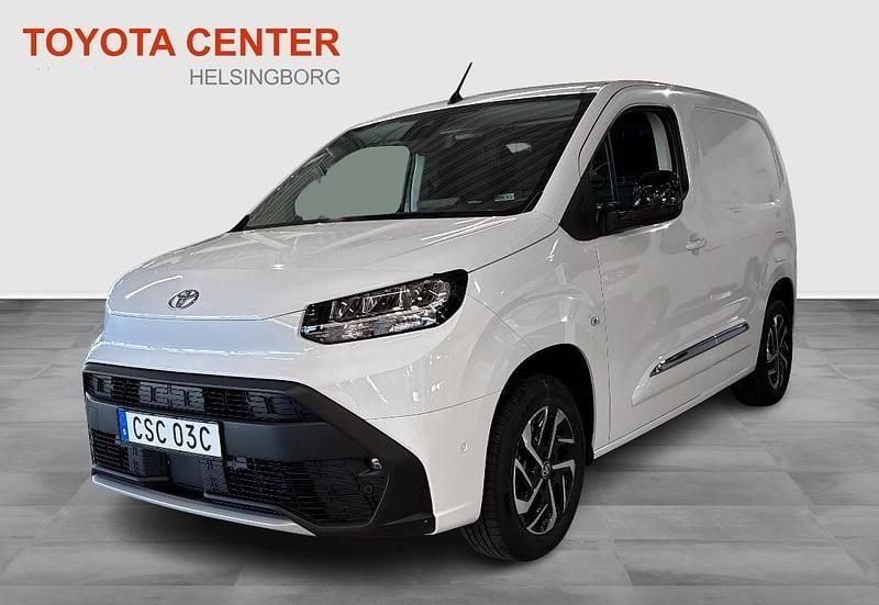 Vit Begagnad 2024 Toyota Proace City City Minibuss | 381 900 kr (Marknadspris) - Bild 1/4