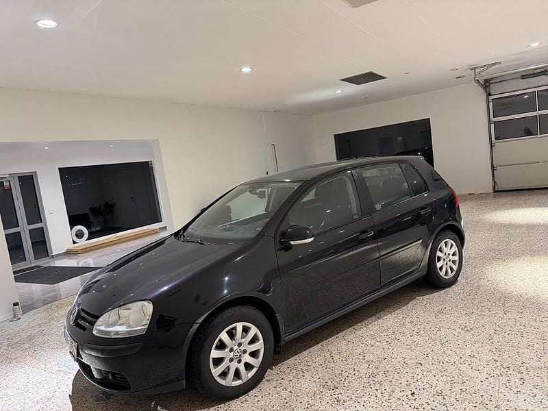 Svart Begagnad 2008 VW Golf VI Trendline Halvkombi | 29 900 kr (Bra pris) - Bild 1/4