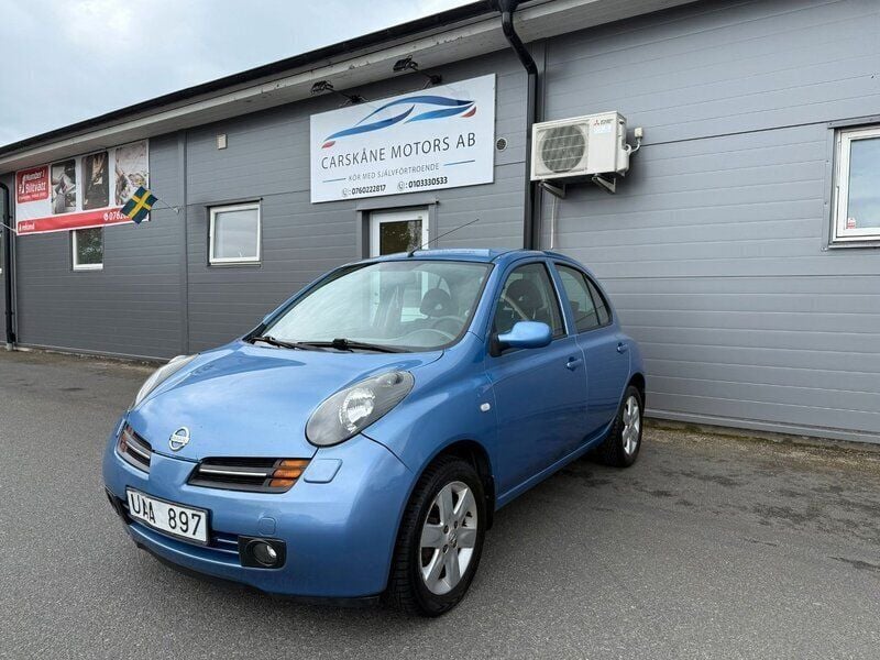 Ljusblå (blå) Begagnad 2003 Nissan Micra Halvkombi | 19 900 kr (Marknadspris) - Bild 1/4