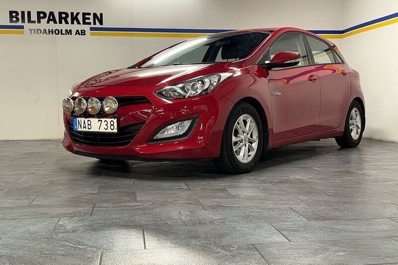 Röd Begagnad 2013 Hyundai i30 Sport Halvkombi | 79 900 kr (Lite dyr) - Bild 1/4