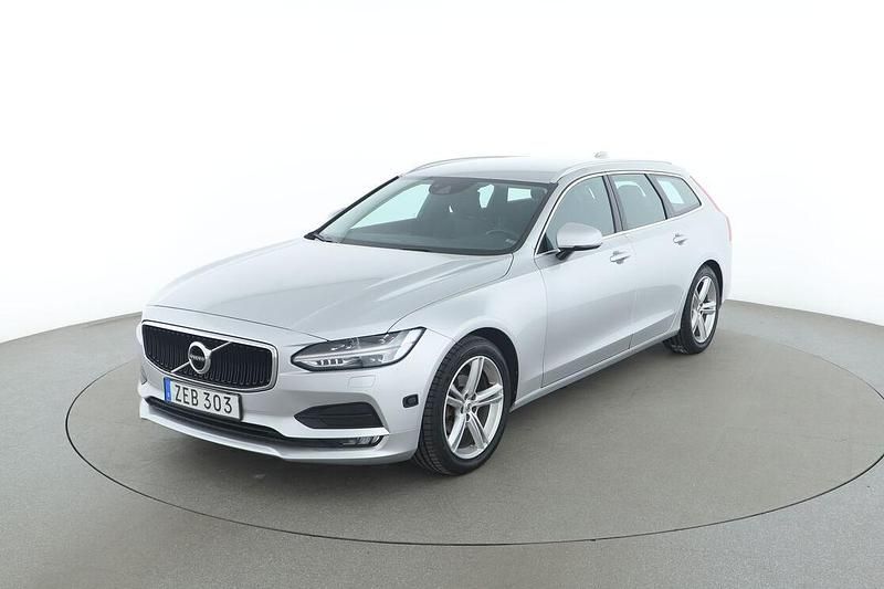 Begagnad Volvo V90 Momentum 192 HK (141 kW) 2018 Silver Kombi
