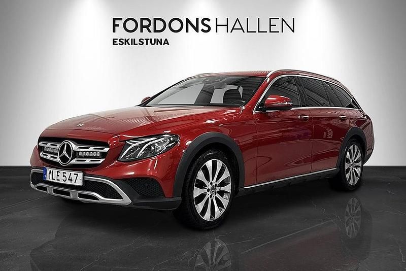 Röd Begagnad 2017 Mercedes E220 Kombi | 219 900 kr (Marknadspris) - Bild 1/4