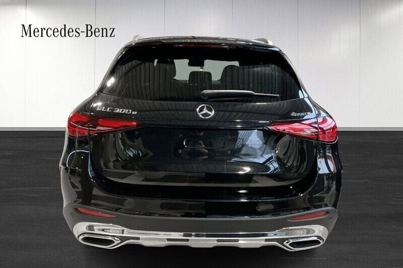 Ny Mercedes GLC300e 2025 Svart SUV