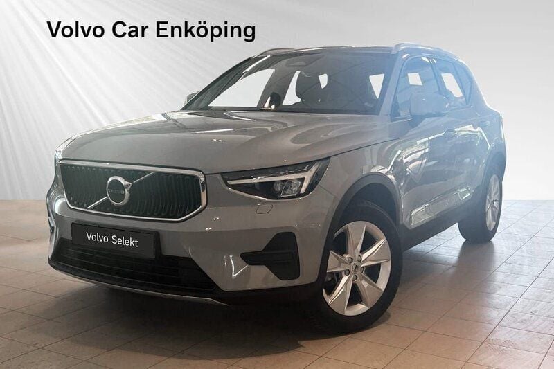 Grå Begagnad 2024 Volvo XC40 Core SUV | 334 900 kr (Superpris) - Bild 1/3
