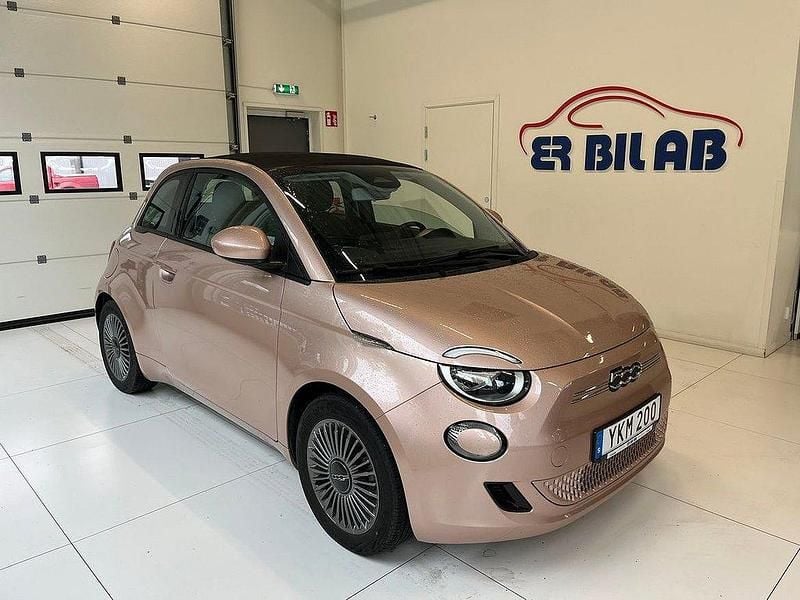 Röd Begagnad 2022 Fiat 500e Cab | 229 900 kr (Marknadspris) - Bild 1/4