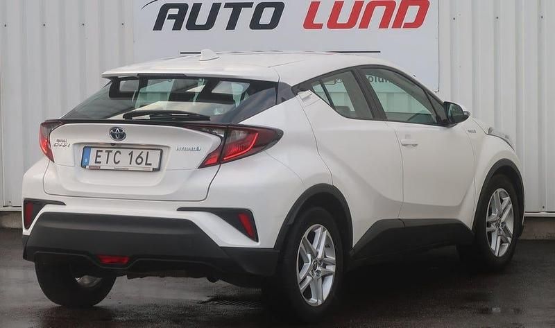 Begagnad Toyota C-HR Active 122 HK (89 kW) 2021 Vit SUV