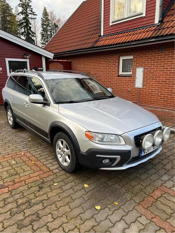 Silver Begagnad 2014 Volvo XC70 Momentum Kombi | 125 000 kr (Marknadspris) - Bild 1/4