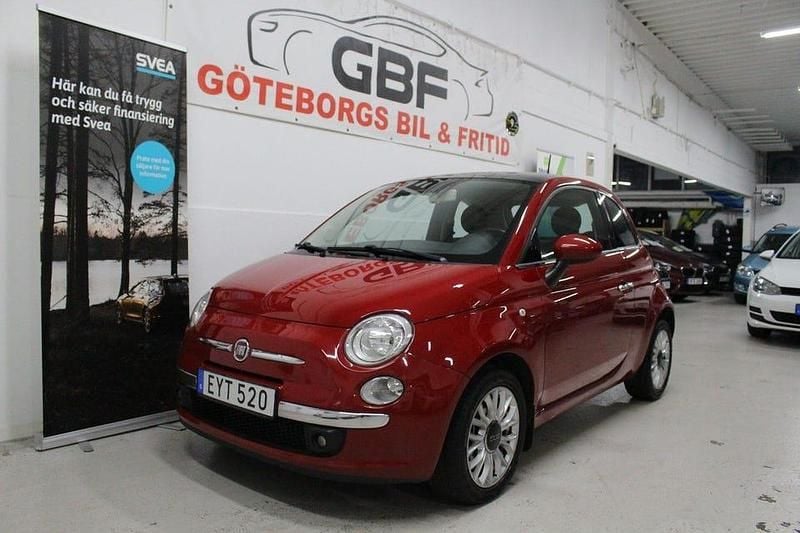 Röd Begagnad 2015 Fiat 500 Lounge Halvkombi | 67 900 kr (Marknadspris) - Bild 1/4