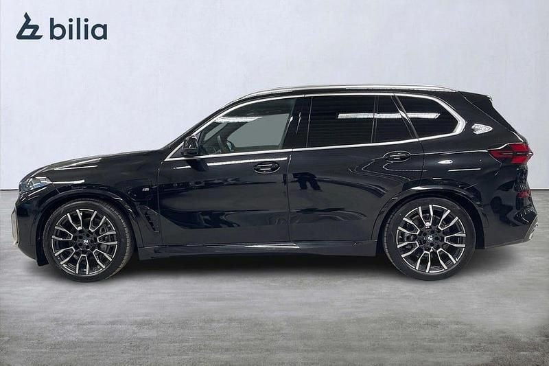 Begagnad BMW X5 M Sport 490 HK (360 kW) 2025 Saphire svart SUV
