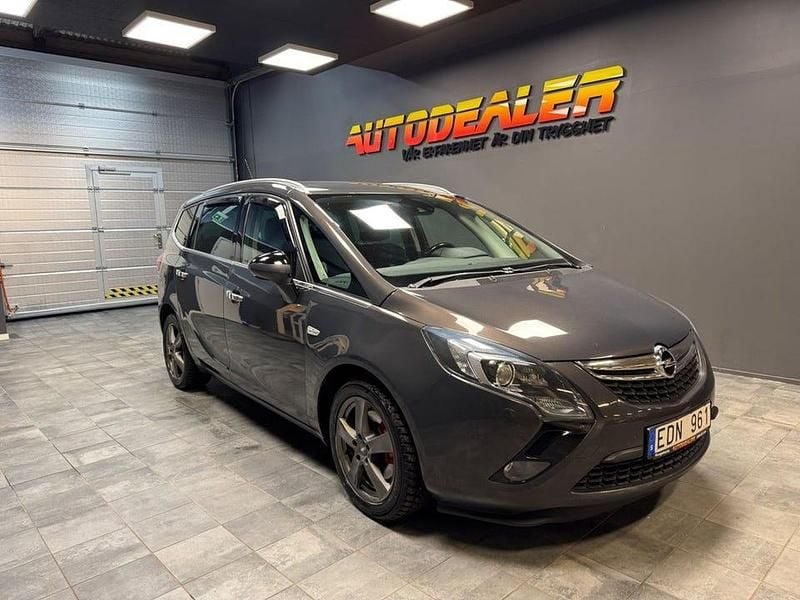 Grå Begagnad 2013 Opel Zafira Tourer Business Minibuss | 79 900 kr (Marknadspris) - Bild 1/4