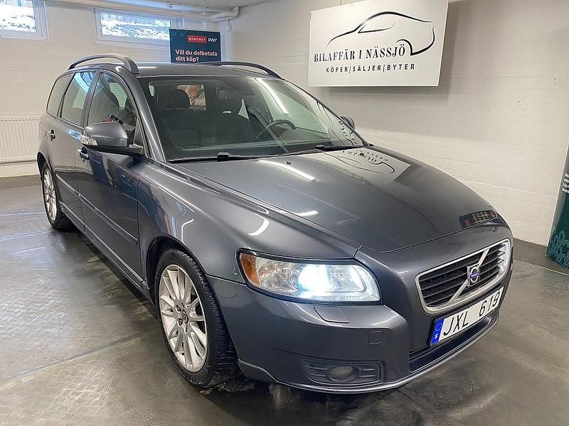 Begagnad Volvo V50 Momentum 125 HK (91 kW) 2009 Grå Kombi