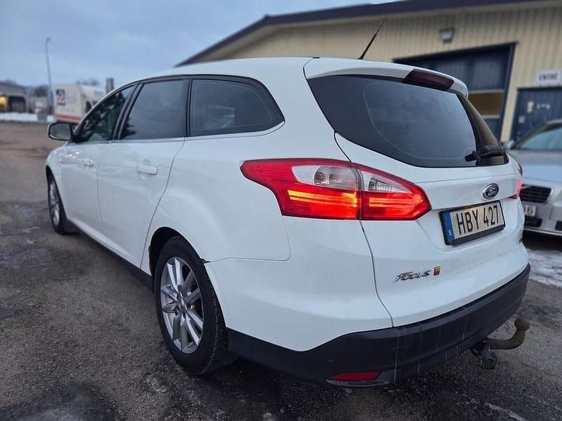 Begagnad Ford Focus Titanium 125 HK (91 kW) 2012 Vit Kombi