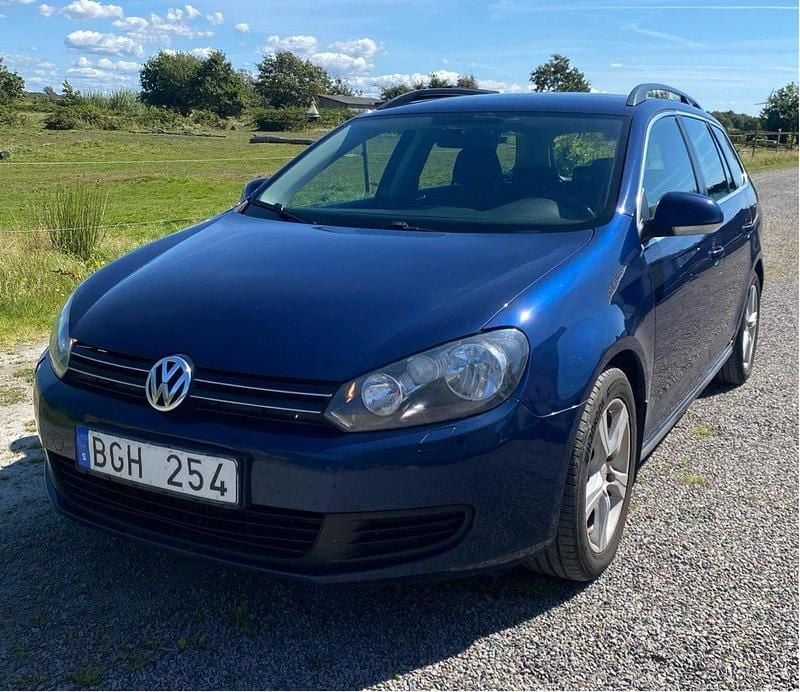 Blå Begagnad 2011 VW Golf VI Kombi | 42 000 kr (Marknadspris) - Bild 1/4