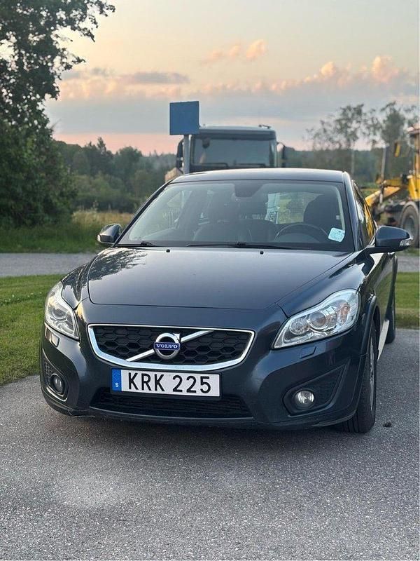 Blå Begagnad 2011 Volvo C30 Momentum Halvkombi | 50 000 kr (Marknadspris) - Bild 1/4