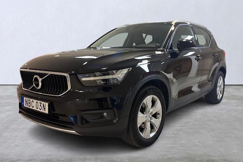 Svart Begagnad 2019 Volvo XC40 Momentum SUV | 249 900 kr (Marknadspris) - Bild 1/4