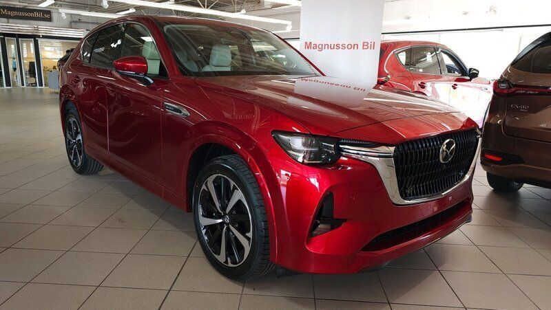 Röd Ny 2024 Mazda CX-60 Takumi-Line SUV | 589 900 kr (Marknadspris) - Bild 1/3