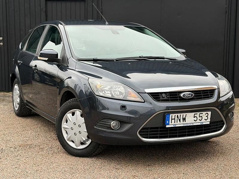 Begagnad Ford Focus Titanium 125 HK (91 kW) 2008 Grå Halvkombi