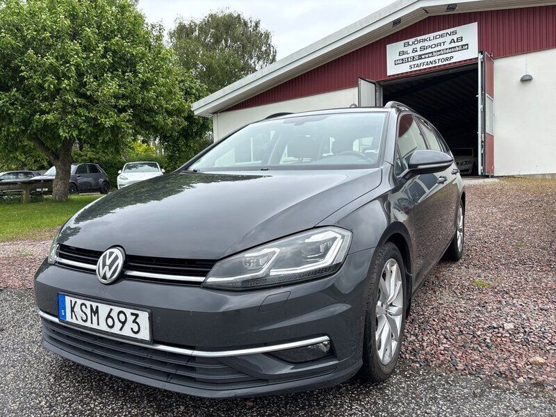 Mörkgrå Begagnad 2018 VW Golf VII Kombi | 154 000 kr (Marknadspris) - Bild 1/4