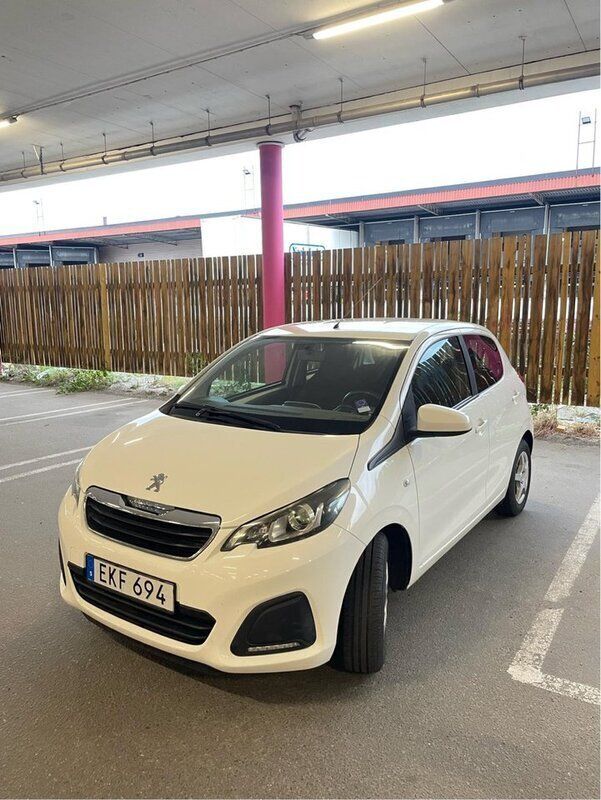 Vit Begagnad 2014 Peugeot 108 Halvkombi | 43 000 kr (Marknadspris) - Bild 1/4