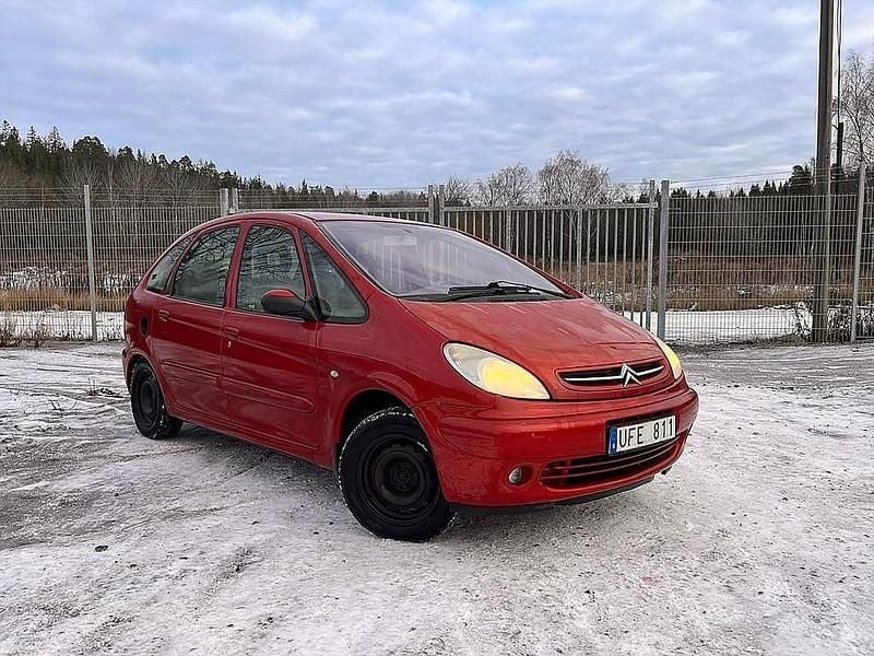 Ljusröd Begagnad 2003 Citroën Xsara Picasso Minibuss | 14 900 kr (Bra pris) - Bild 1/4