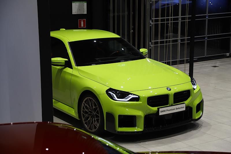 Begagnad BMW M2 M Performance 487 HK (358 kW) 2024 Gul Sportkupé
