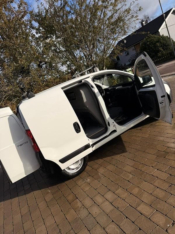 Begagnad Citroën Nemo 75 HK (55 kW) 2012 Minibuss